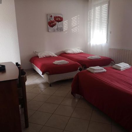 Hotel Castel D'Olmes Tabre Bagian luar foto