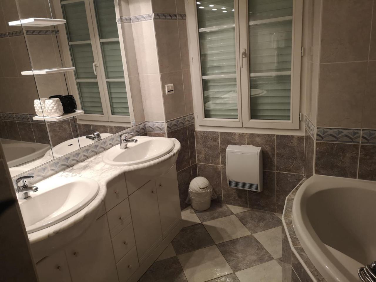 Hotel Castel D'Olmes Tabre Bagian luar foto