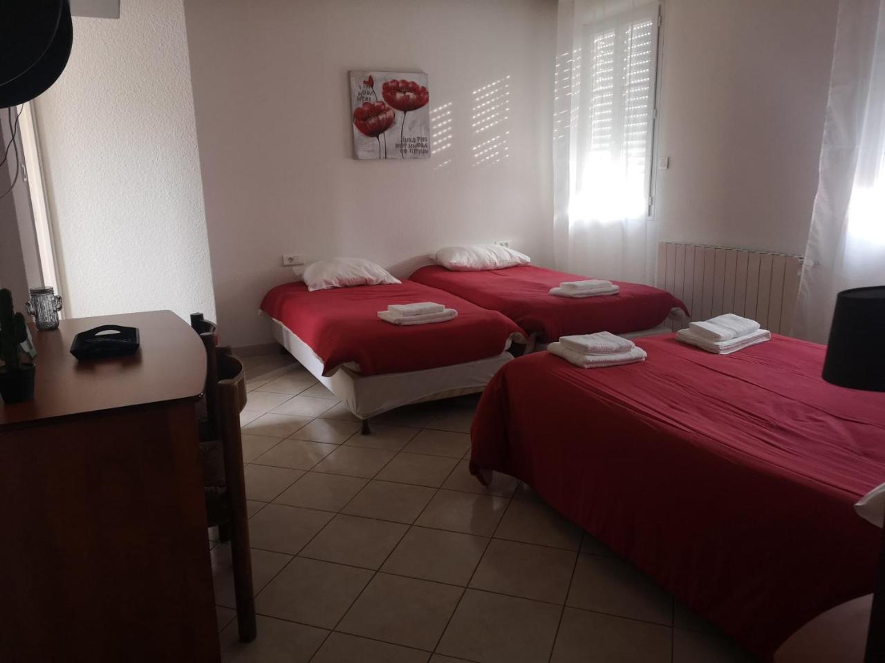 Hotel Castel D'Olmes Tabre Bagian luar foto