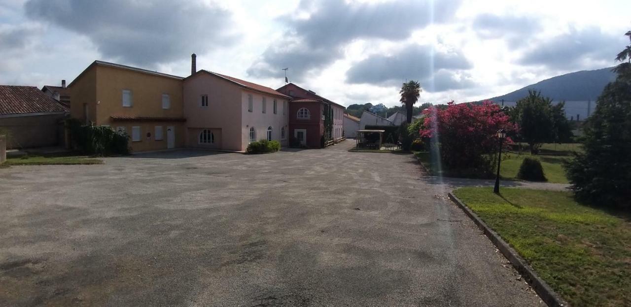 Hotel Castel D'Olmes Tabre Bagian luar foto